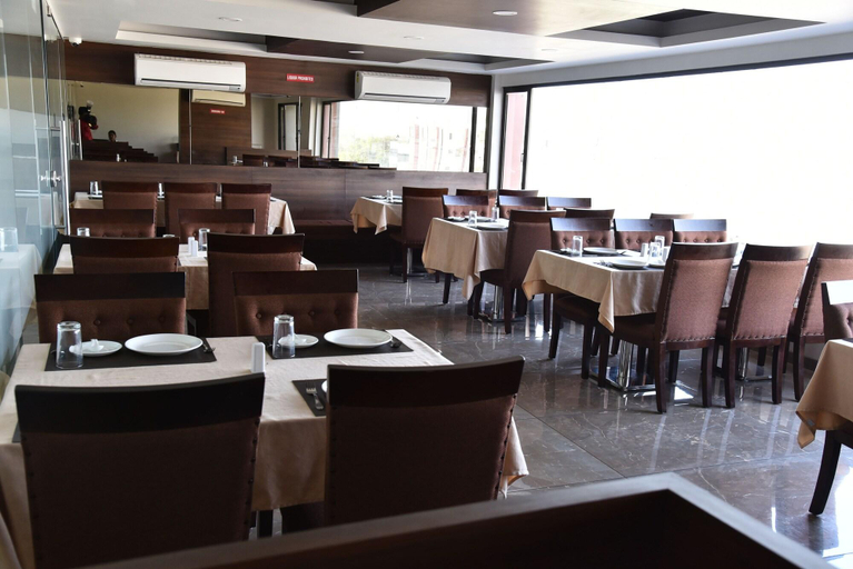 Food & Drinks, Hotel Comfort, Bharuch