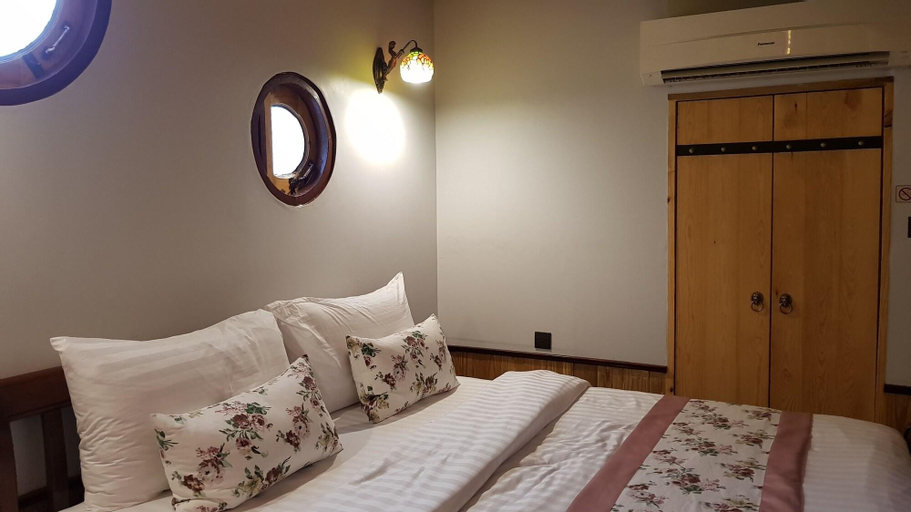 Bedroom 26