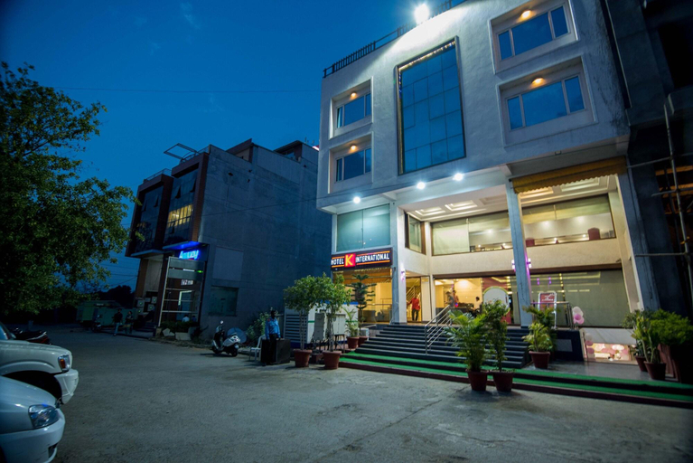 Exterior & Views