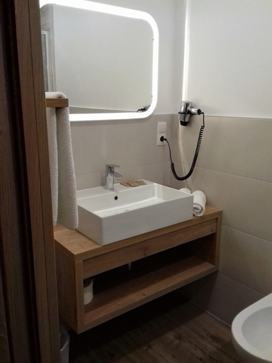 Bathroom 4, Hotel - Restaurant Schaurhof, Bolzano
