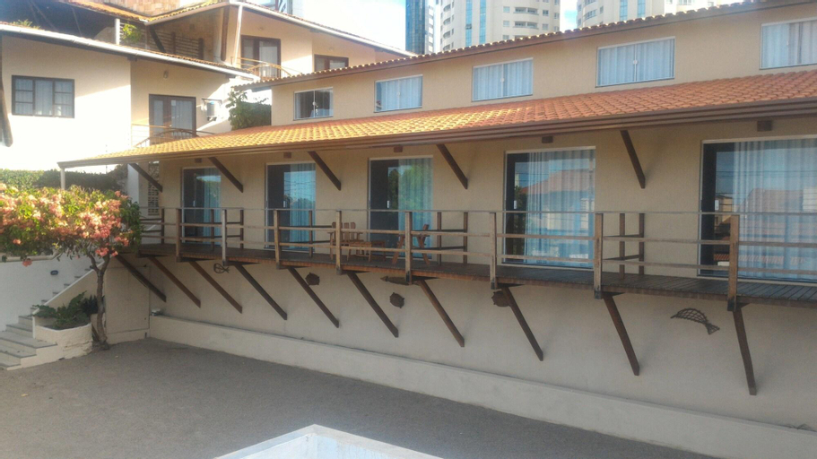 Exterior & Views 28