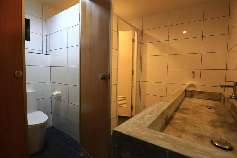 Bathroom 4, Nilux Room - Hostel, Bangkok Yai