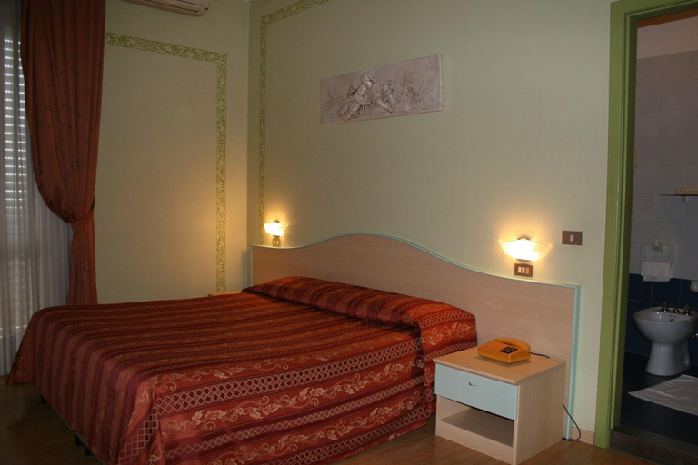 Bedroom 4, Hotel Alsazia, Brescia