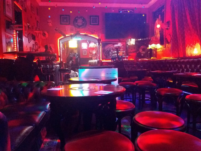 Food & Drinks 5, Cadillac Kustomz Hotel, North Ayrshire