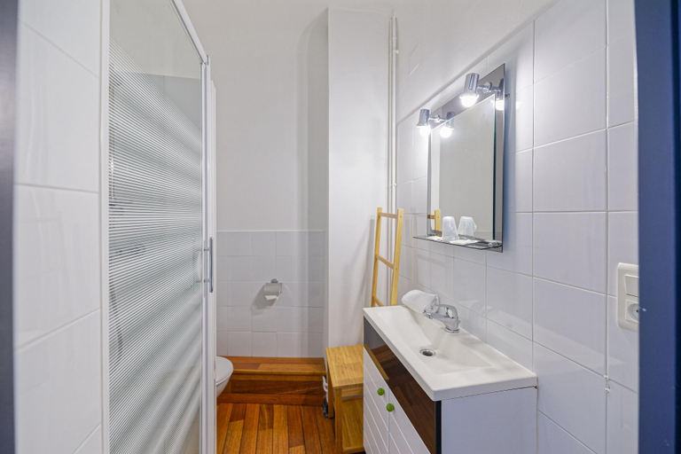 Bathroom 5, Hôtel Côte Basque, Pyrénées-Atlantiques