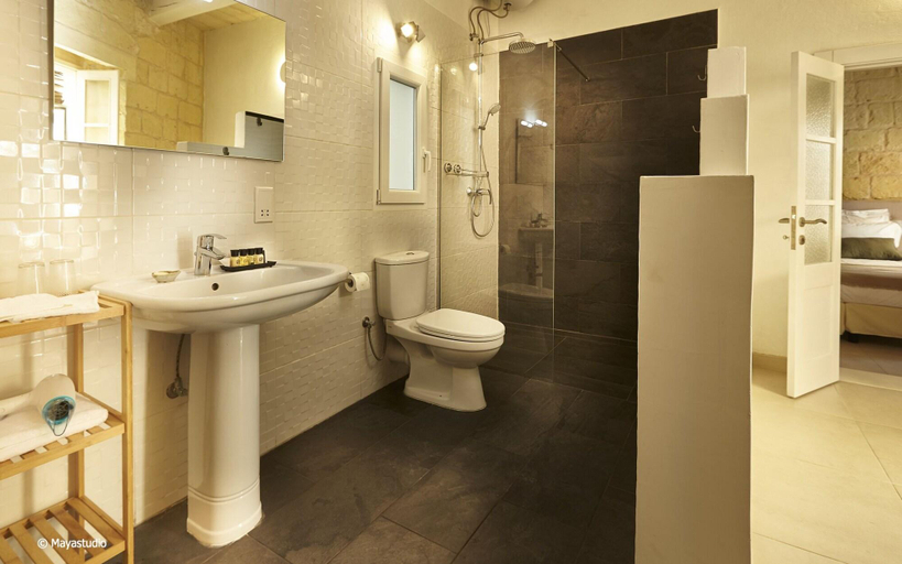 Bathroom 4, Provicario