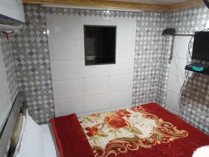 Bathroom 5, Al Alif Service Apartmets, Mumbai City