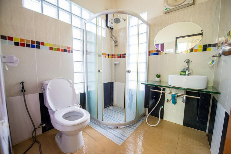 Bathroom 4, Poomvarin Resort, Muang Nakhon Nayok