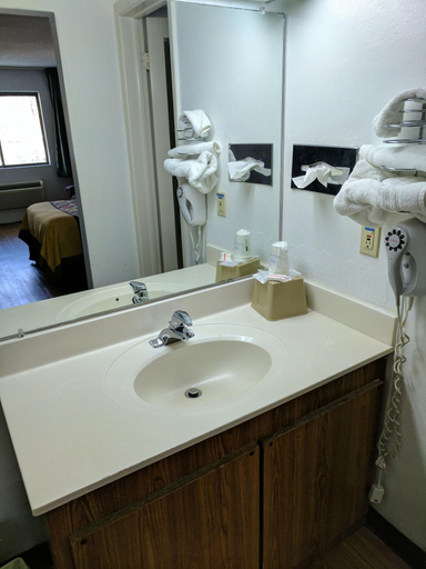 Bathroom 4, Sprucewood Inn, Lorain