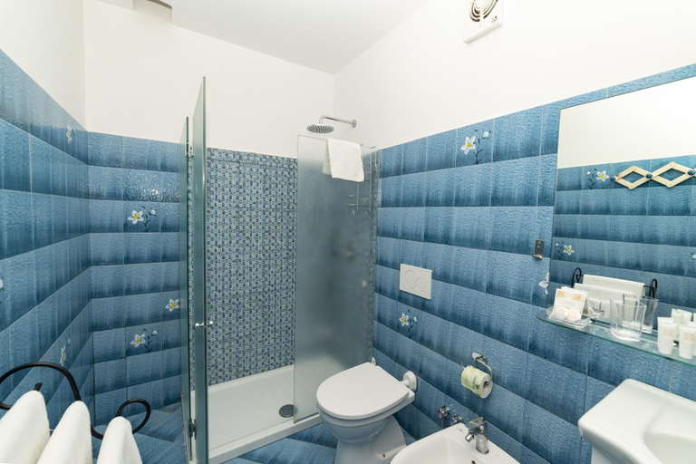 Bathroom 5, Casa Teresa, Salerno