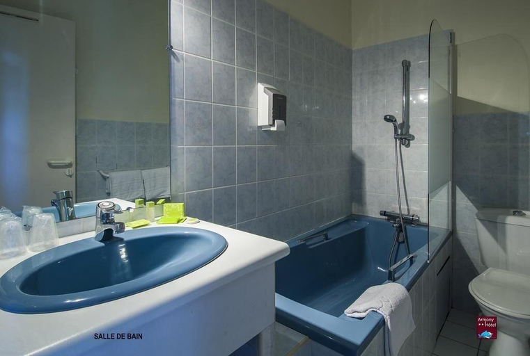 Bathroom 4, Hotel Armony, Aveyron