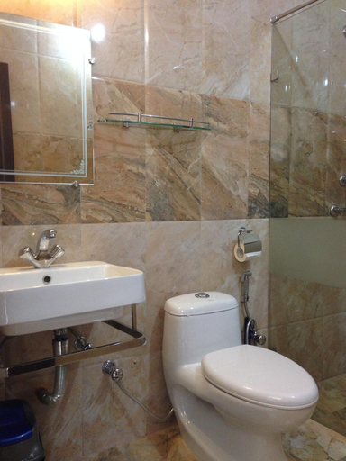 Bathroom 4, Hotel Yog Vashishth, Garhwal