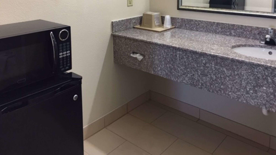 Bathroom 4, Motel 6 Tyler, TX, Smith