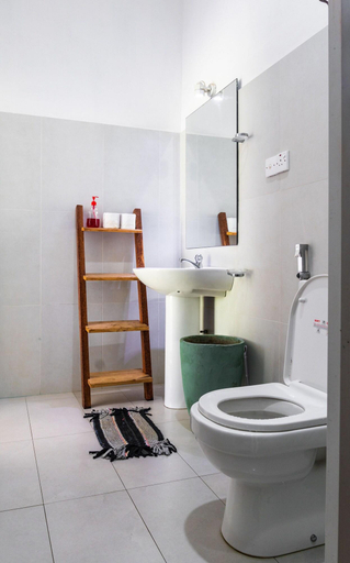 Bathroom 4, Hangtime Hostel, Weligama