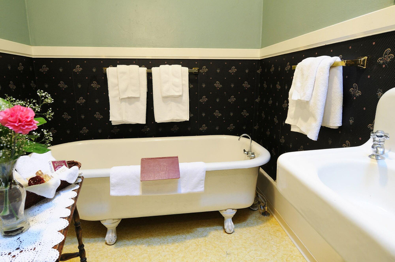 Bathroom 4, Columbia Hotel, Jackson