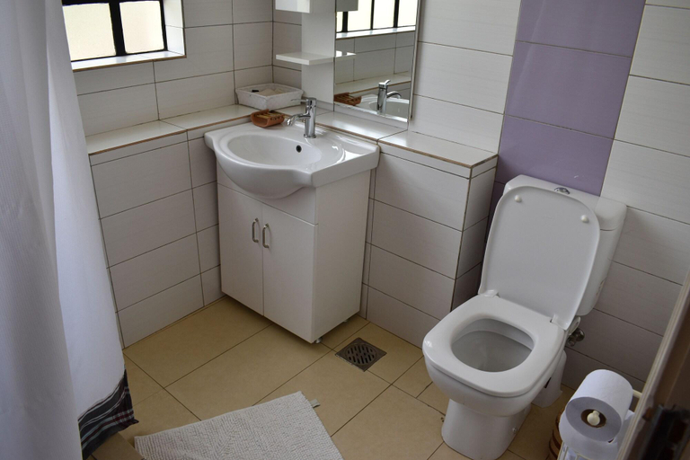 Bathroom 4, Hob House, Westlands