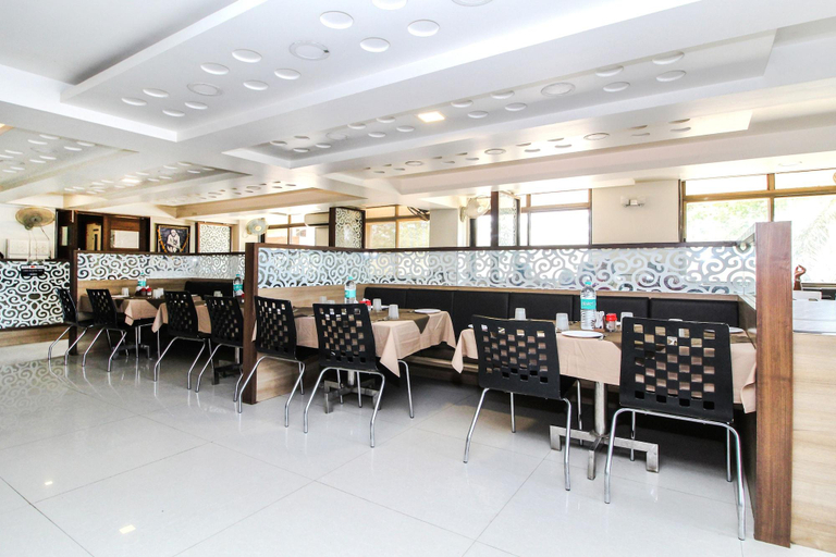 Food & Drinks, Fabexpress Sai Grand Castle Inn, Ahmadnagar