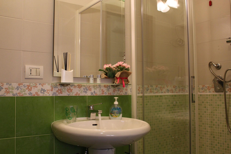 Bathroom 5, Sa Babbaiola B&B, Cagliari