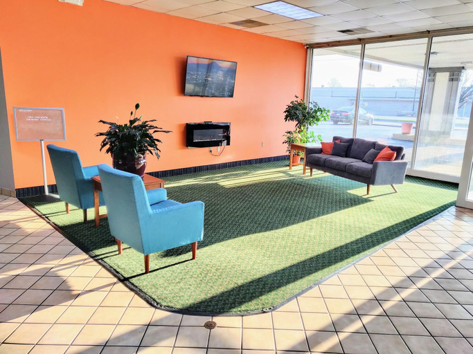 Public Area 2, Sprucewood Inn, Lorain