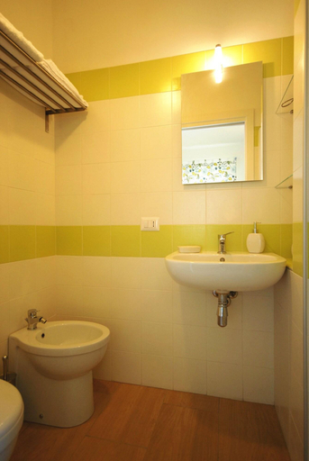 Bathroom 5, Casa Azul, Trapani