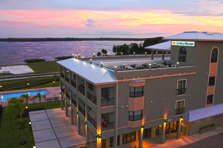 Exterior & Views