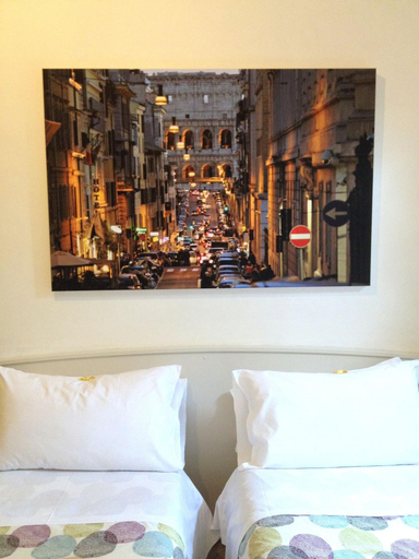 Bedroom 2, The Beehive, Roma