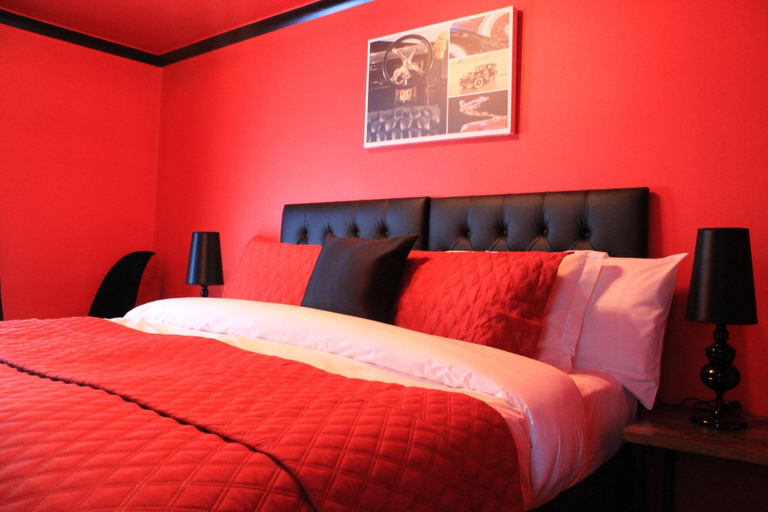 Bedroom 2, Cadillac Kustomz Hotel, North Ayrshire