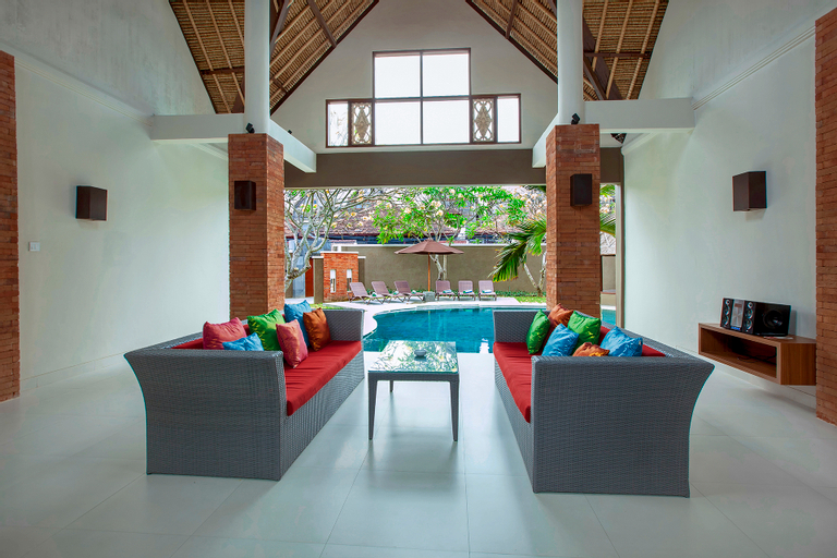 Living Area 6