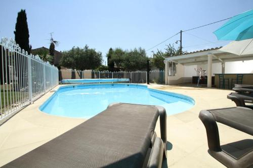 Studio a Suze la Rousse avec piscine partagee jardin clos et WiFi, Drôme