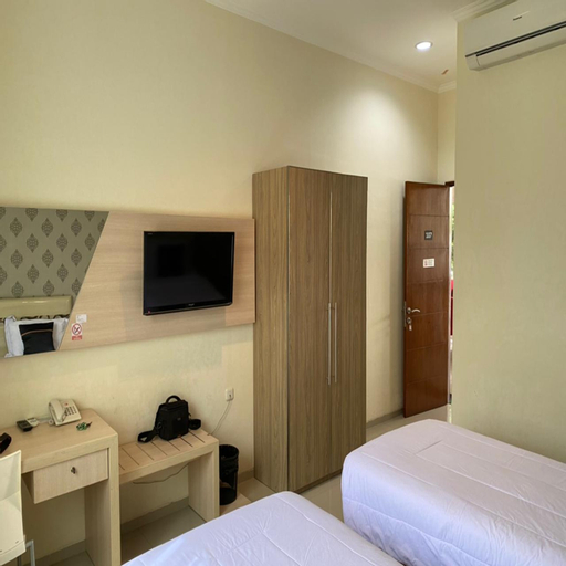 Hotel Central City 2 Belitung - Tap to explore photos