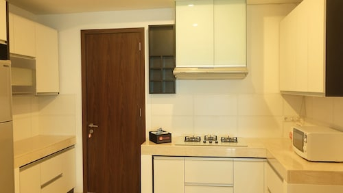 Luxury Spacious St. Moritz Presidential Puri, Jakarta Barat