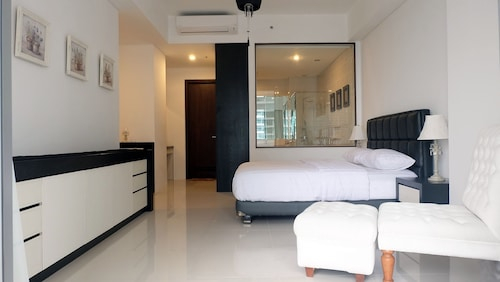Luxury Spacious St. Moritz Presidential Puri, Jakarta Barat