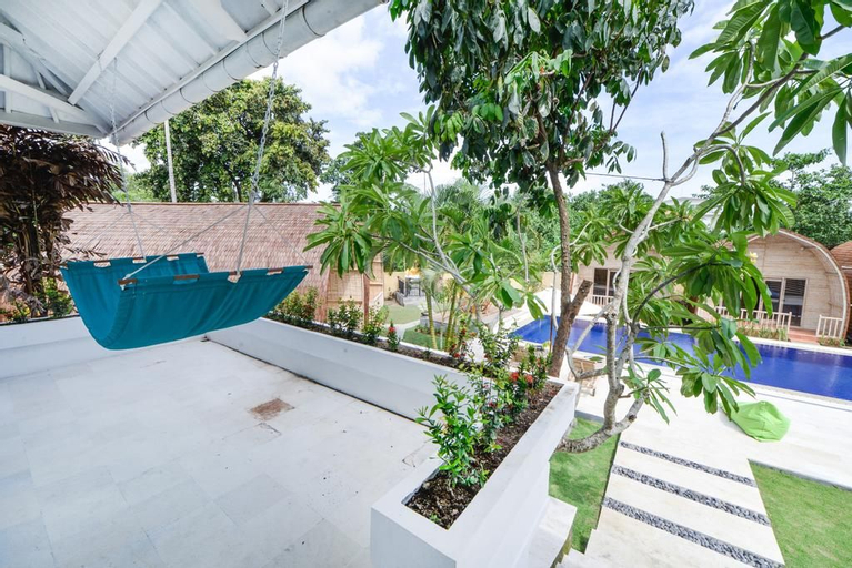 Exterior & Views 15