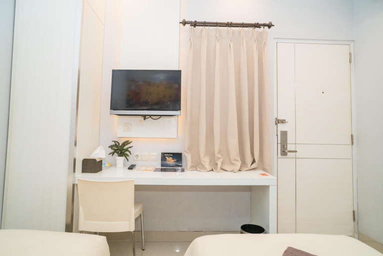 Bathroom 4, RedDoorz @ Tirta Mansion Paramount Gading, Tangerang