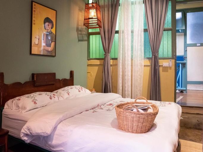 Bedroom 1, Live Local Cafe & Hotel (420 Cannabis Friendly), Samphantawong