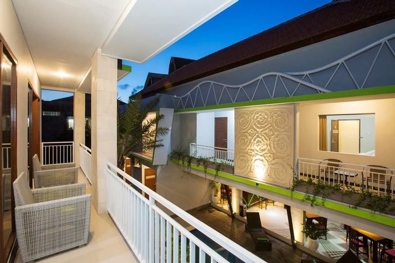 Exterior & Views 8