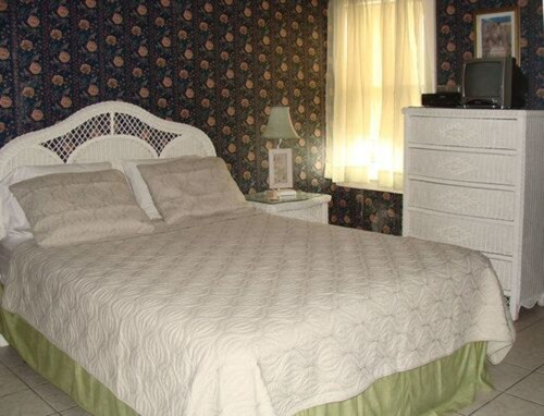 HENRY COLLINS INN - ADULT ONLY, Newport