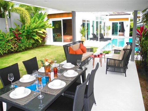 Skylight 2 bedrooms New Villa in Kamala, Pulau Phuket