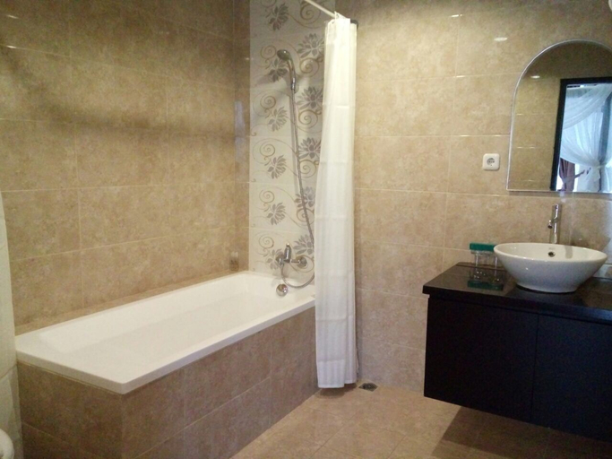 Bathroom 3, Ole Suite Hotel, Bogor