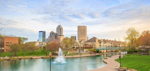 Your Home in Indy + FREE Private Parking, 5min Downtown, Marion