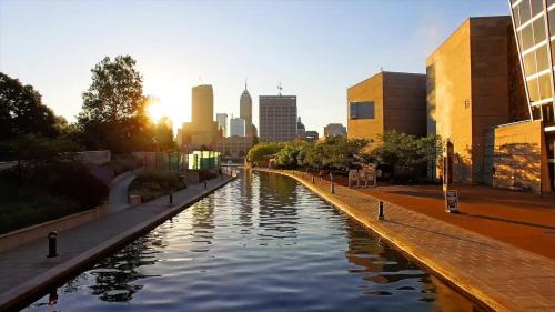 ☆Updated Uptown 2BR Apt + Fully Equipped/Furnished, 5 Min Downtown☆, Marion