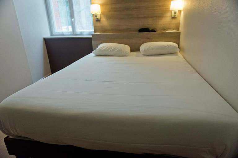 Bedroom 5, Hotel Montchapet, Côte-d'Or