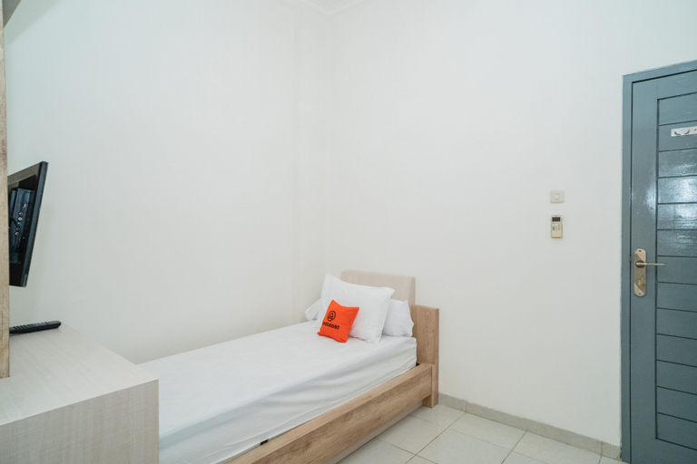 Bedroom 4, KoolKost Syariah near Universitas Moestopo Bintaro ( Minimum Stay 6 Nights ), South Jakarta
