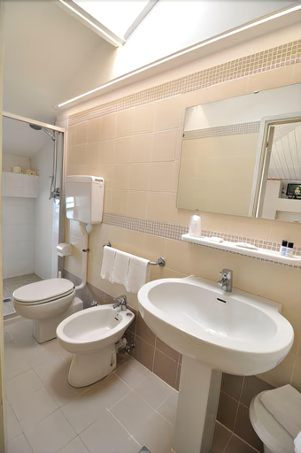 Bathroom 4, Hotel Eliseo, Rimini