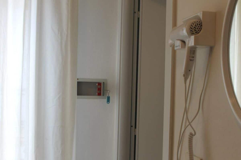 Bathroom 3, Hotel La Plata, Rimini