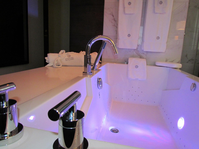 Bathroom 4, Hôtel Des Coutellier, Communauté-Urbaine-de-Québec