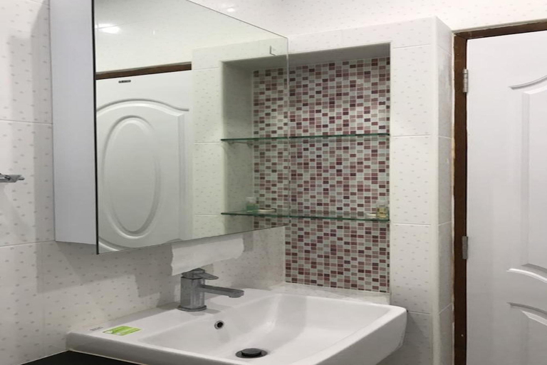 Bathroom 4, KM Condo, Langu
