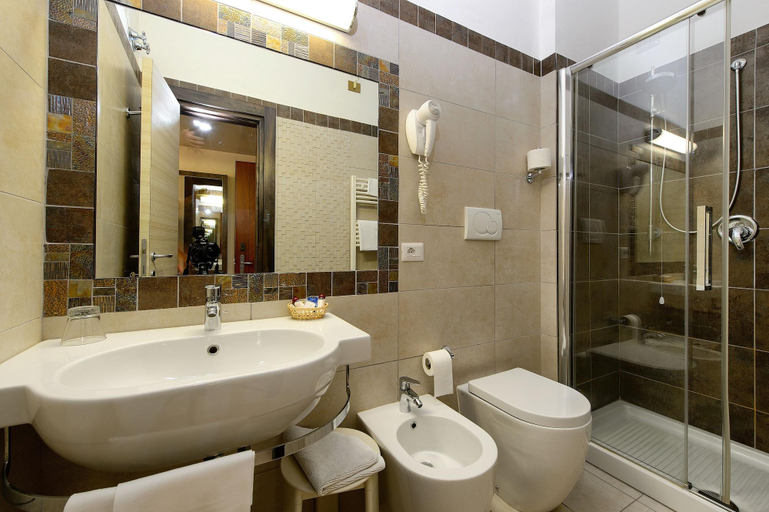 Bathroom 4, Hotel Capri & Residence, Lucca