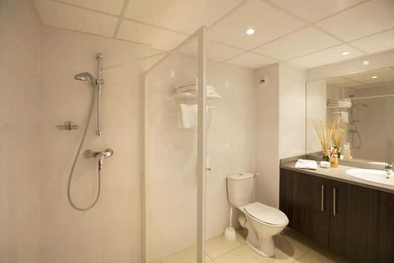 Bathroom 3, Hôtel Le Maritime, Pyrénées-Orientales