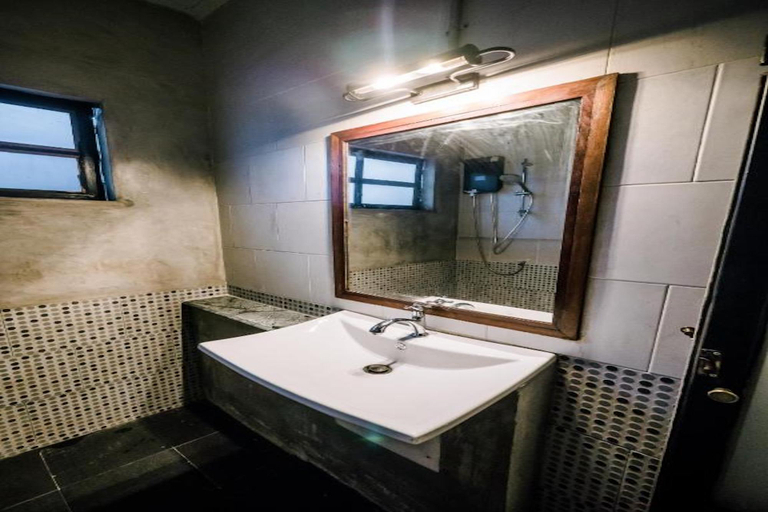 Bathroom 3, Zeds Hostel Bangkok, Phra Nakhon